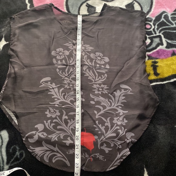 Disney couture Snow White top - Picture 9 of 10